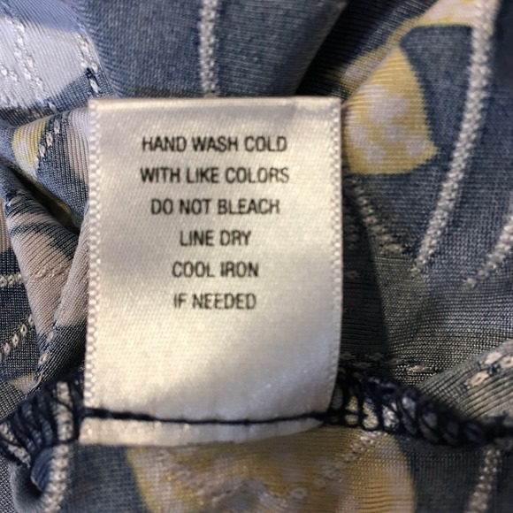 Sami & Jo Dark Floral Pleated Tunic Top Women L Navy Yellow Casual Mature Office - Picture 10 of 11